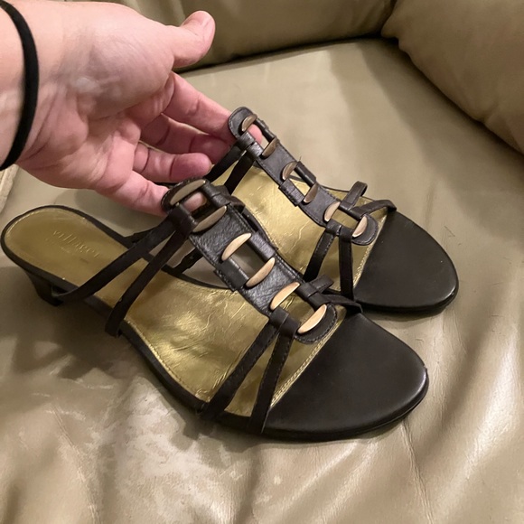 Liz Claiborne brown strappy slides - Picture 2 of 7